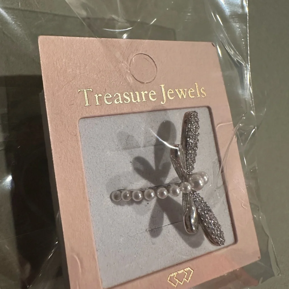 Silver and Pear Drangonfly Ring with Crystal Embellishments